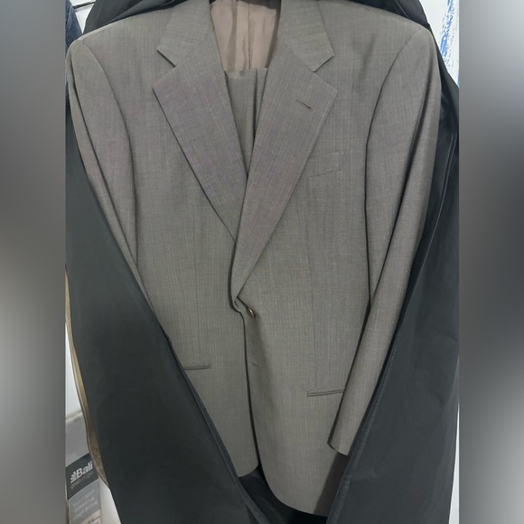 Men’s Armani Collezioni Suit